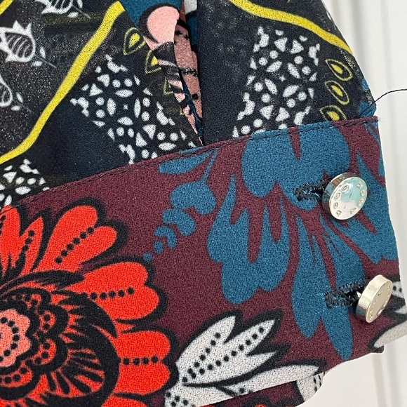 Bebe semi-sheer hi-low tunic - Picture 3 of 5